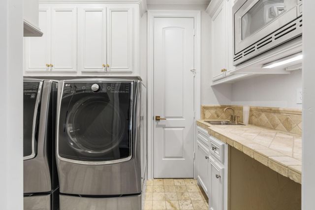 98 W Ambassador Bend, The Woodlands, TX 77382