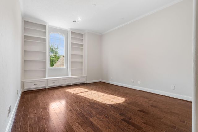 98 W Ambassador Bend, The Woodlands, TX 77382