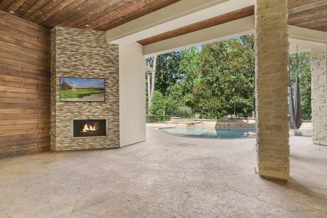 98 W Ambassador Bend, The Woodlands, TX 77382