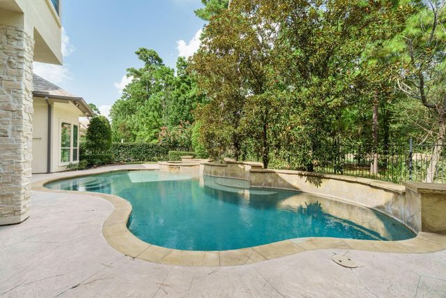 98 W Ambassador Bend, The Woodlands, TX 77382