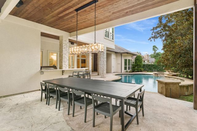 98 W Ambassador Bend, The Woodlands, TX 77382
