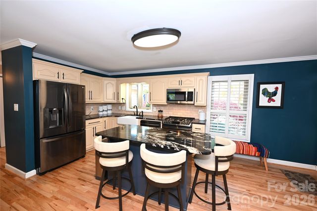 3768 Glenn Oaks Drive, Maiden, NC 28650