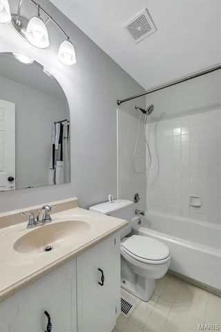 5116 Suson Oaks Court, St Louis, MO 63128