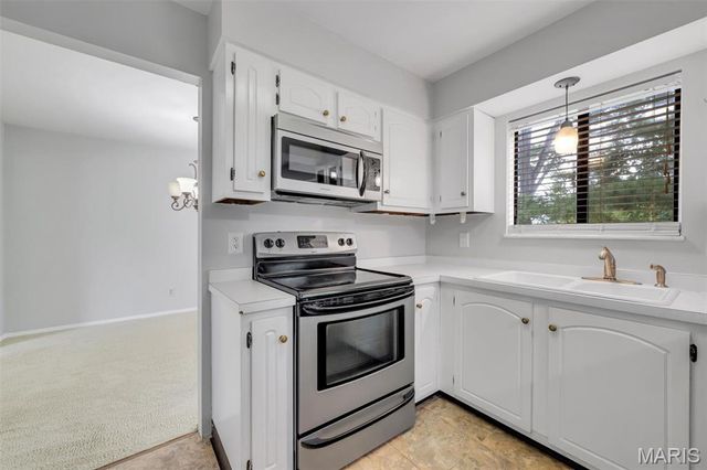 5116 Suson Oaks Court, St Louis, MO 63128