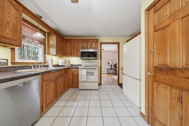 27 Winslow Farm Road, Hudson, NH 03051