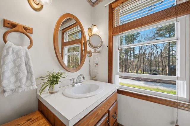 27 Winslow Farm Road, Hudson, NH 03051