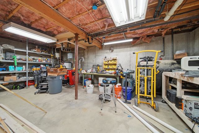 27 Winslow Farm Road, Hudson, NH 03051