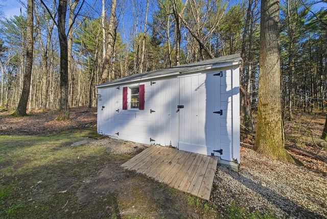 27 Winslow Farm Road, Hudson, NH 03051