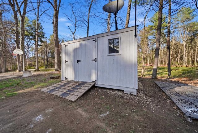 27 Winslow Farm Road, Hudson, NH 03051