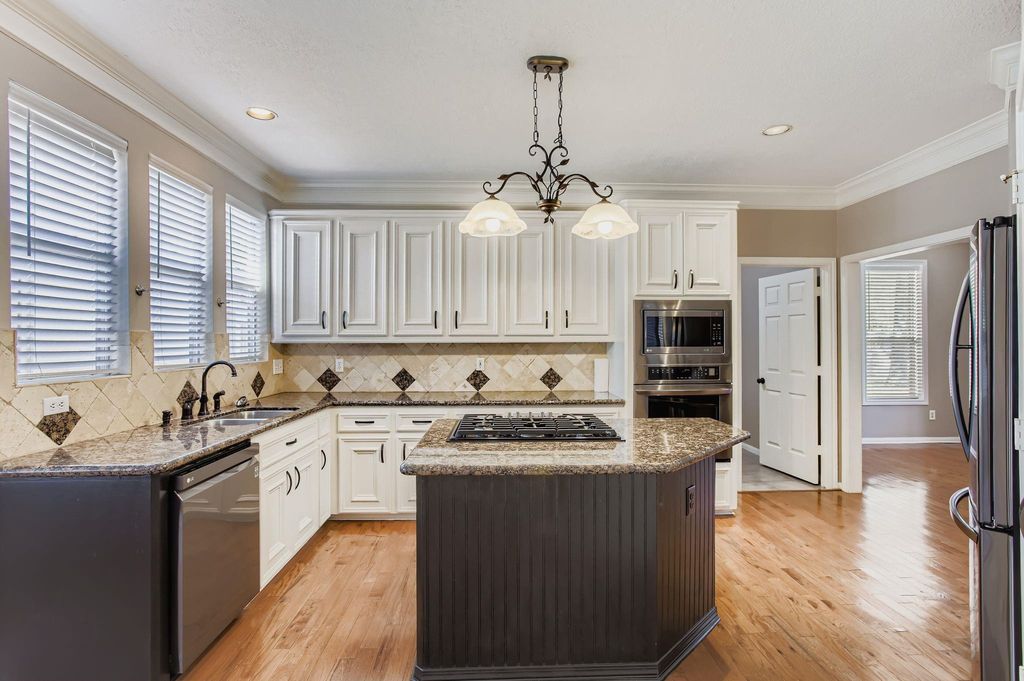 16313 Lobo Lane, Spring, TX 77379