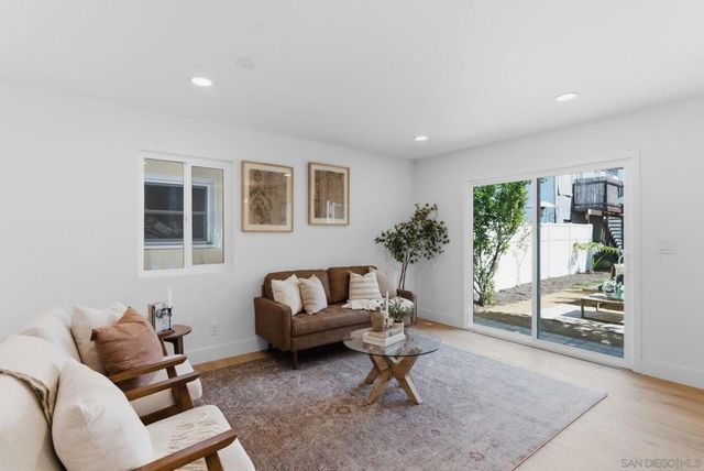 713 719 D AVENUE, Coronado, CA 92118