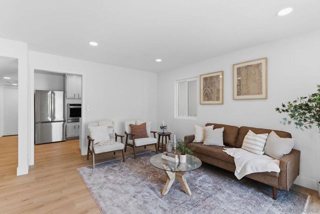 713 719 D AVENUE, Coronado, CA 92118