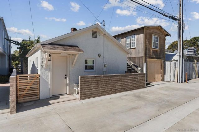 713 719 D AVENUE, Coronado, CA 92118