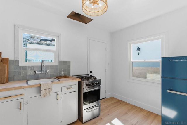 713 719 D AVENUE, Coronado, CA 92118