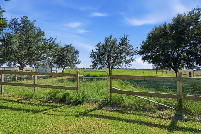 15104 Marek Lane, Guy, TX 77444
