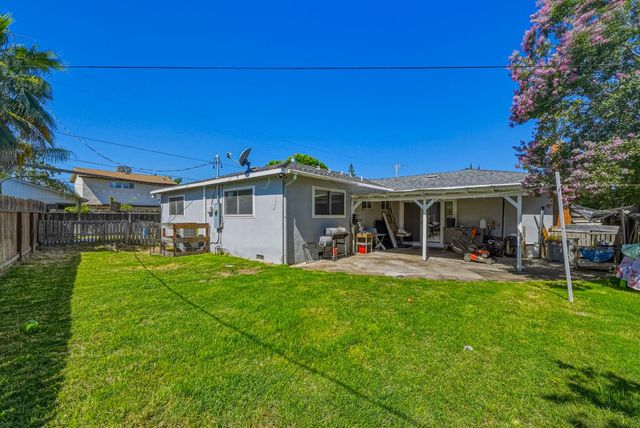 1870 Eucalyptus St, Atwater, CA 95301