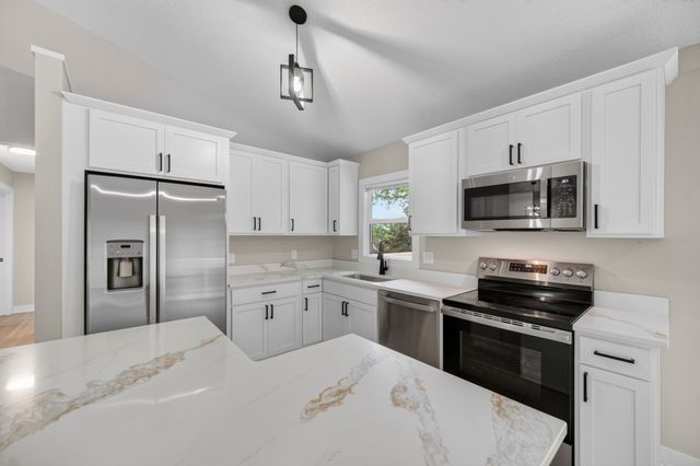 8642 Sunny Hill Drive, Clive, IA 50325