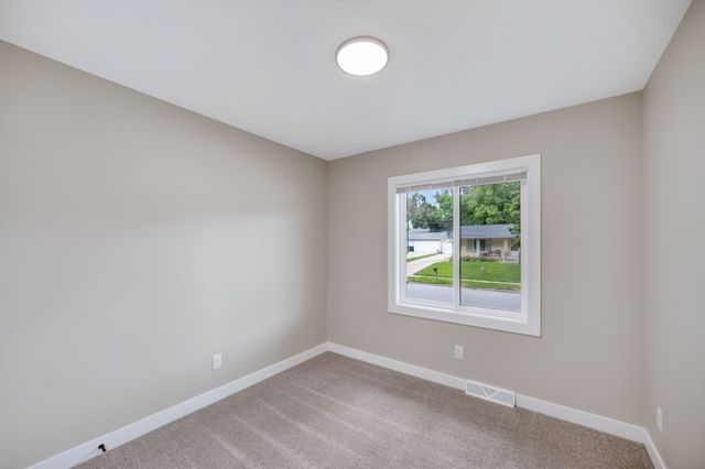 8642 Sunny Hill Drive, Clive, IA 50325