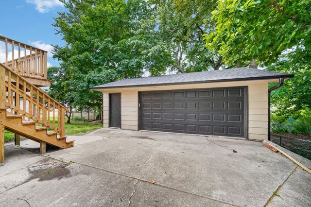 8642 Sunny Hill Drive, Clive, IA 50325