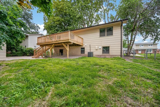 8642 Sunny Hill Drive, Clive, IA 50325