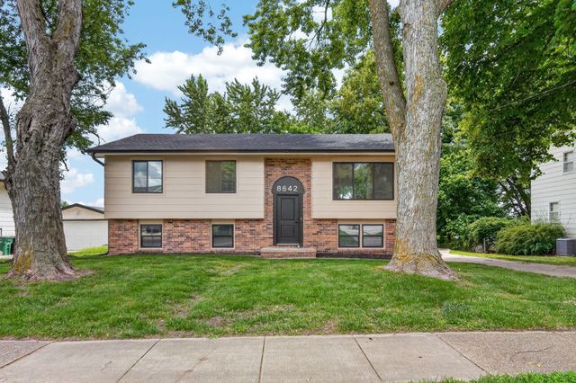 8642 Sunny Hill Drive, Clive, IA 50325