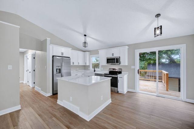 8642 Sunny Hill Drive, Clive, IA 50325