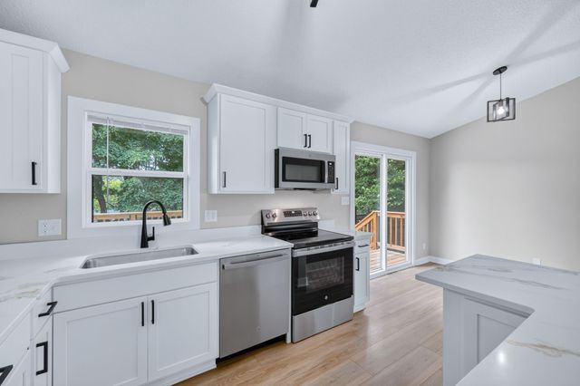8642 Sunny Hill Drive, Clive, IA 50325