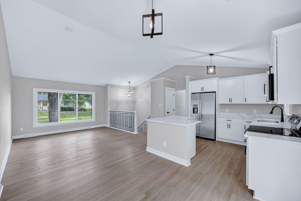 8642 Sunny Hill Drive, Clive, IA 50325