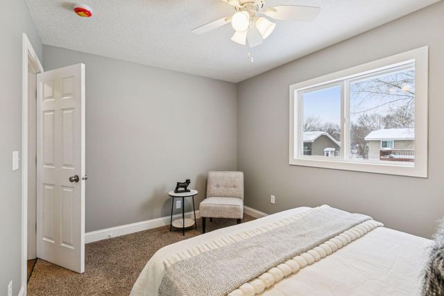 981 104th Avenue NW, Coon Rapids, MN 55433