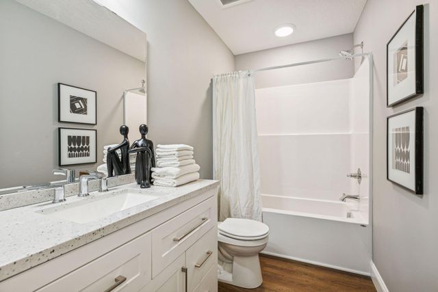 981 104th Avenue NW, Coon Rapids, MN 55433