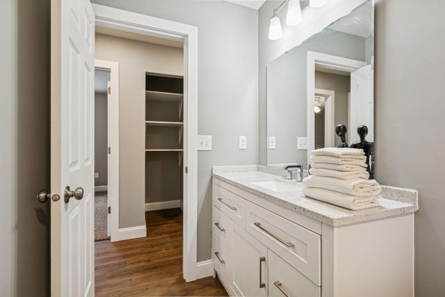 981 104th Avenue NW, Coon Rapids, MN 55433