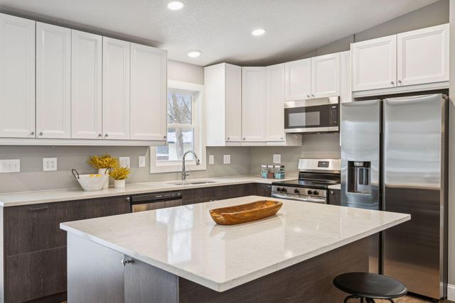 981 104th Avenue NW, Coon Rapids, MN 55433