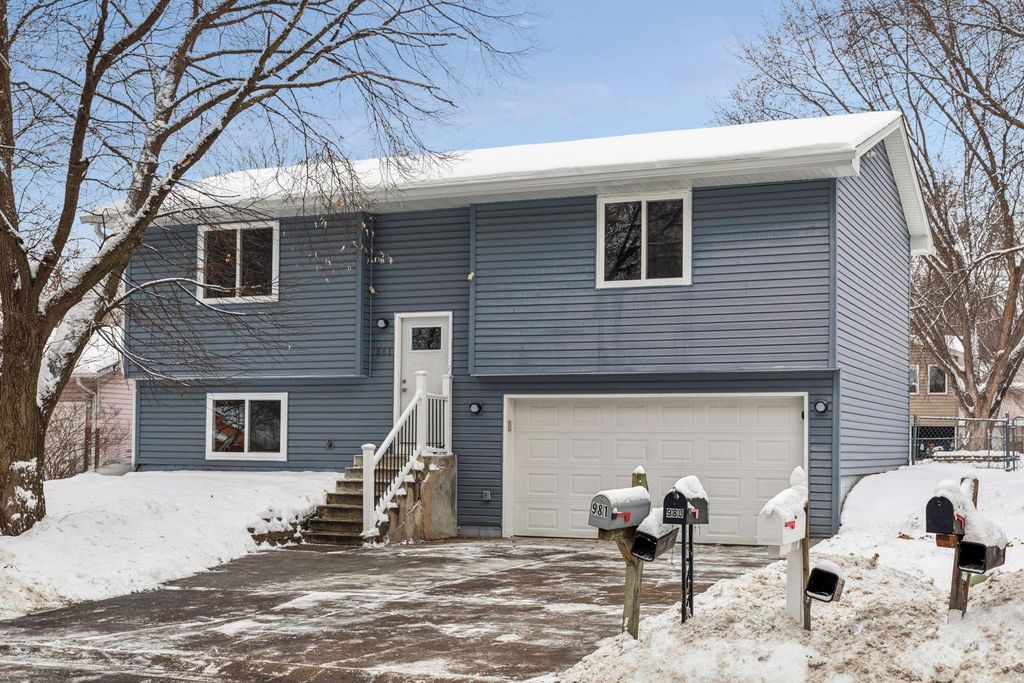 981 104th Avenue NW, Coon Rapids, MN 55433