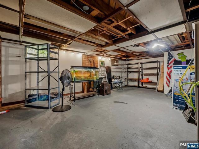 33 Prospect Street, Paramus, NJ 07652