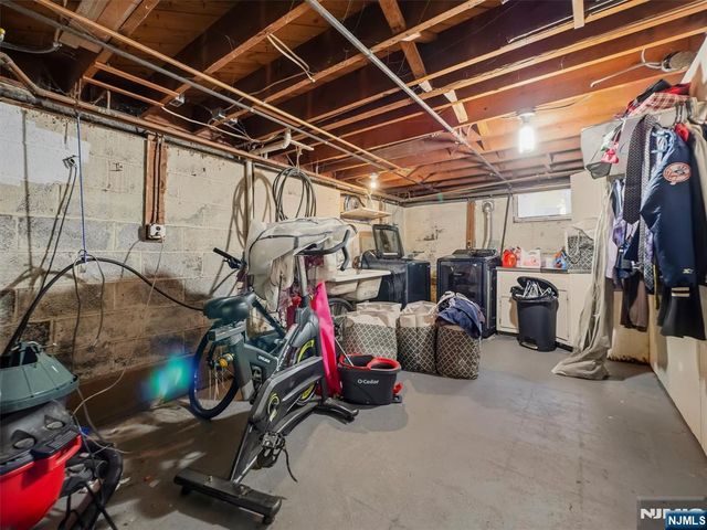 33 Prospect Street, Paramus, NJ 07652