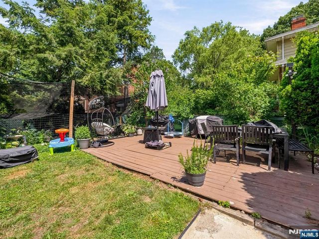 33 Prospect Street, Paramus, NJ 07652