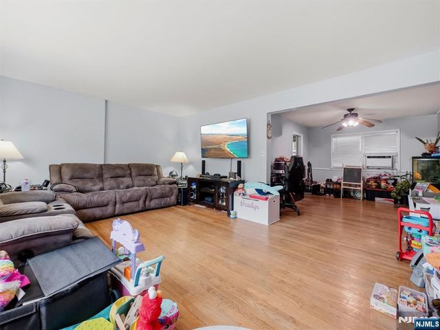 33 Prospect Street, Paramus, NJ 07652