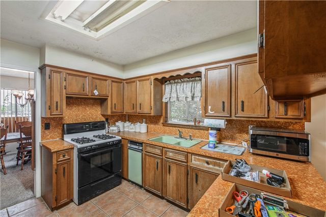 2500 Briarwood Circle, Bryan, TX 77802