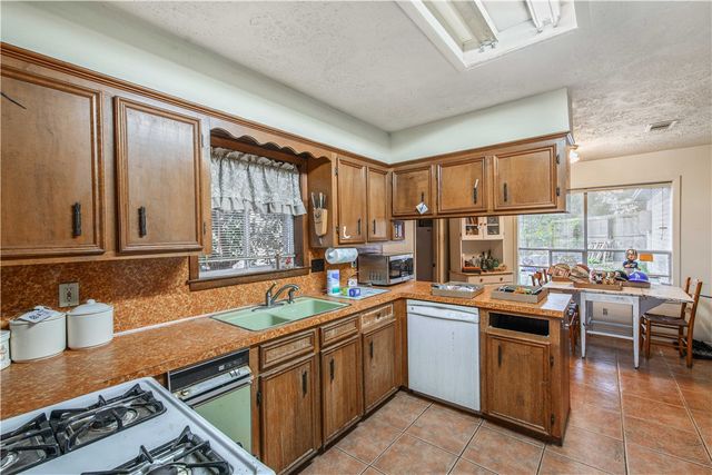 2500 Briarwood Circle, Bryan, TX 77802