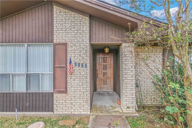 2500 Briarwood Circle, Bryan, TX 77802
