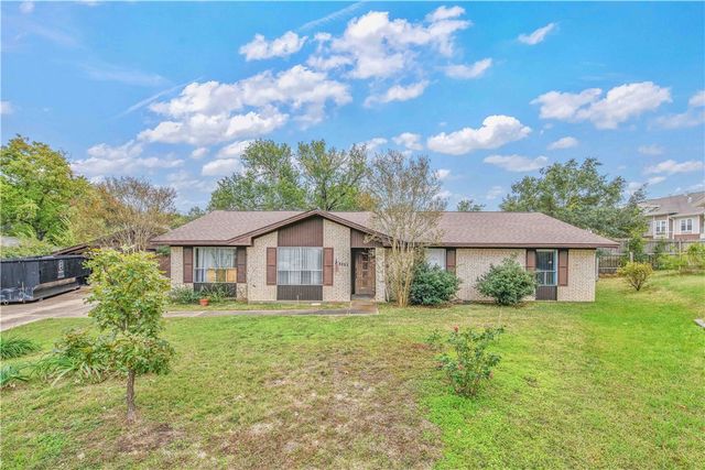 2500 Briarwood Circle, Bryan, TX 77802