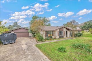 2500 Briarwood Circle, Bryan, TX 77802