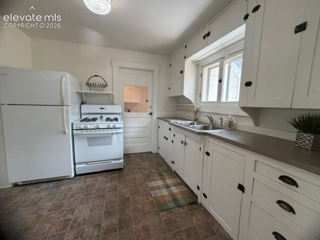 Image 9 of property listing at 736 E San Miguel Street, Colorado Springs, CO 80903