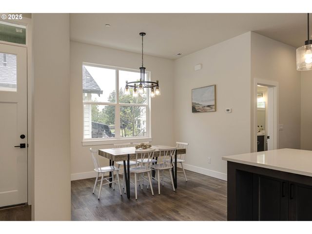 1008 E RORK Ct, Newberg, OR 97132