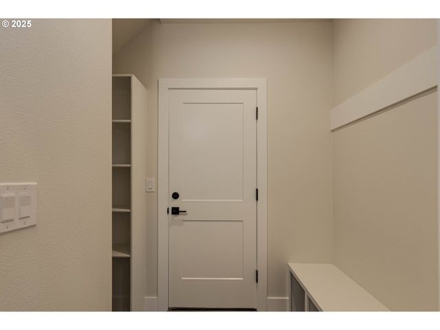1008 E RORK Ct, Newberg, OR 97132