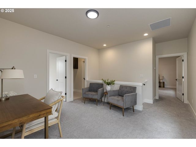 1008 E RORK Ct, Newberg, OR 97132