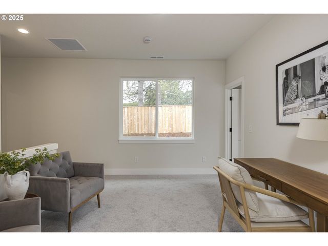 1008 E RORK Ct, Newberg, OR 97132