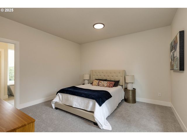 1008 E RORK Ct, Newberg, OR 97132