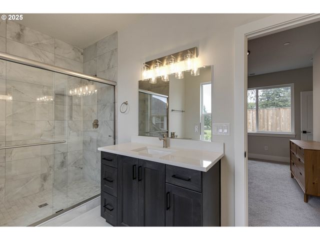 1008 E RORK Ct, Newberg, OR 97132