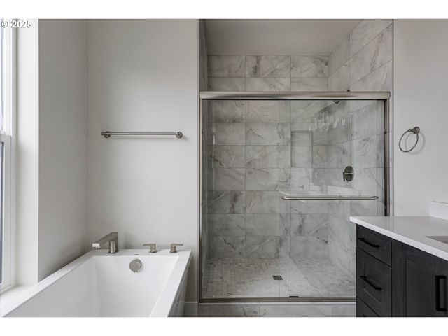 1008 E RORK Ct, Newberg, OR 97132